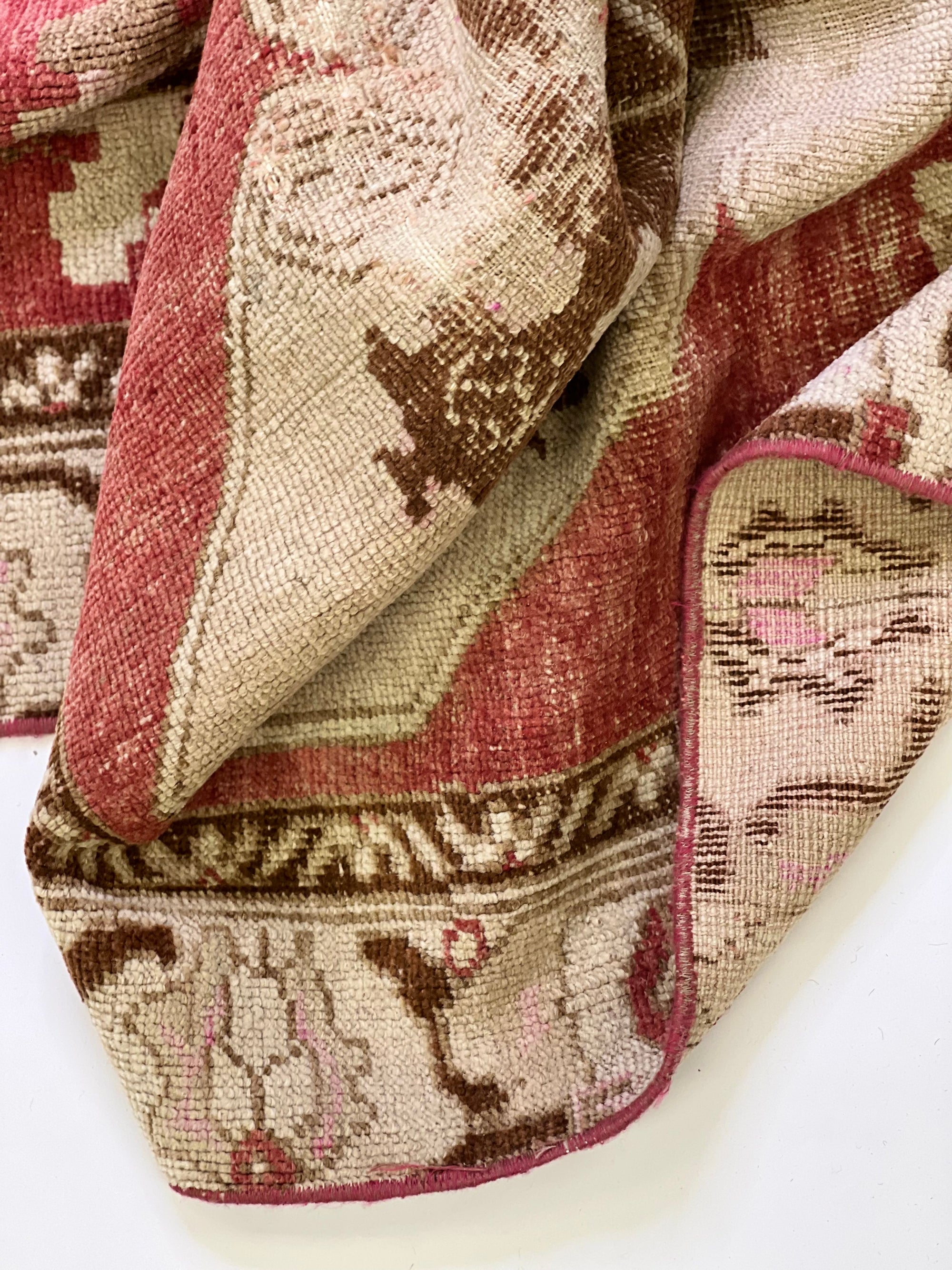 Glossary of antique and vintage rug terms.