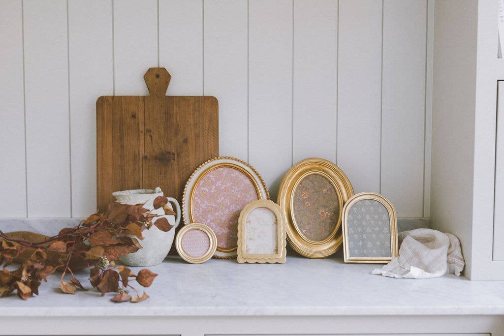 Frame: Cream and Gold Oval