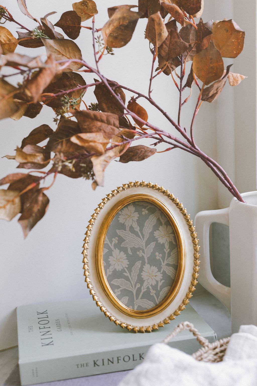 Frame: Cream and Gold Oval