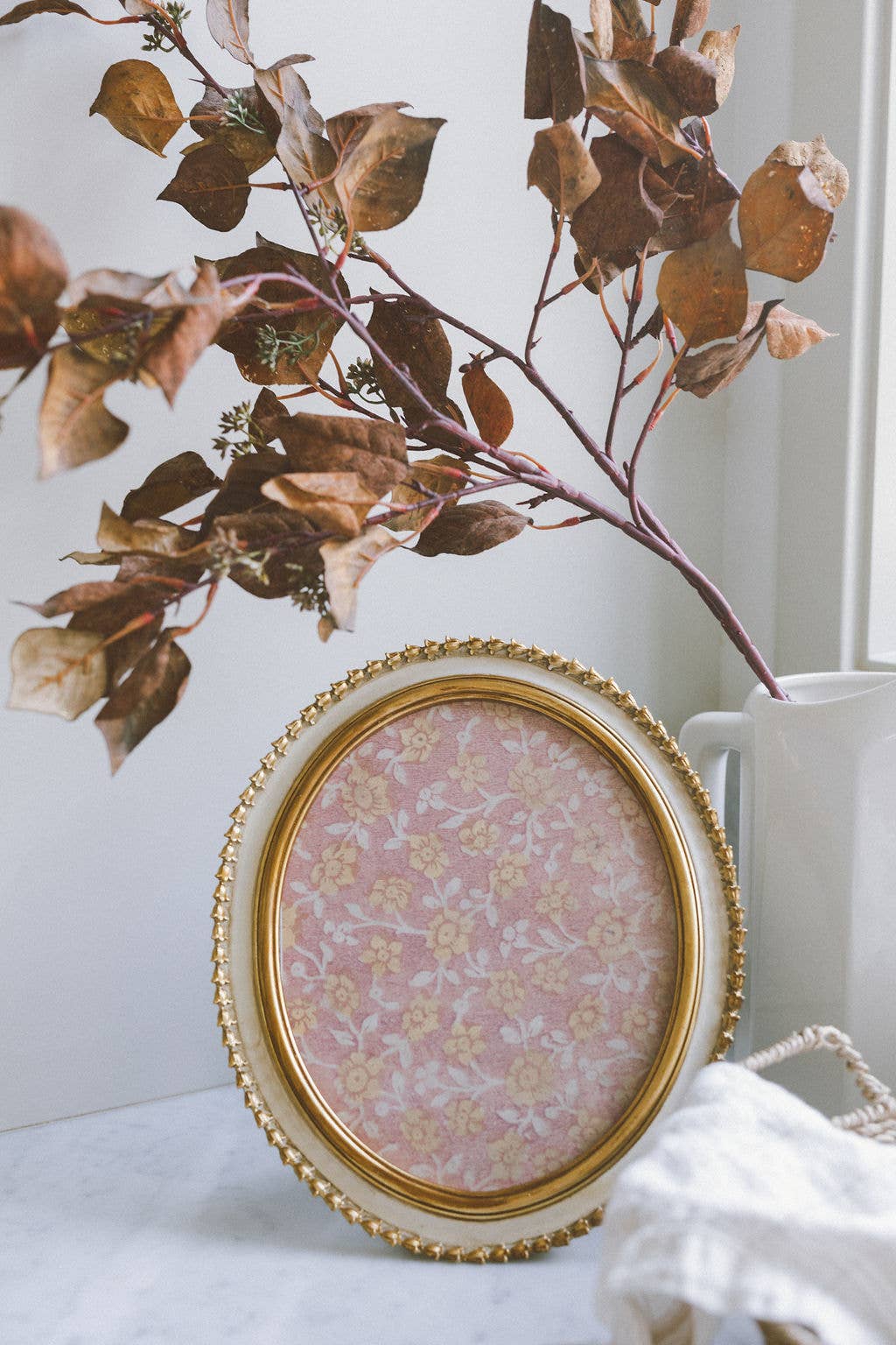 Frame: Cream and Gold Oval