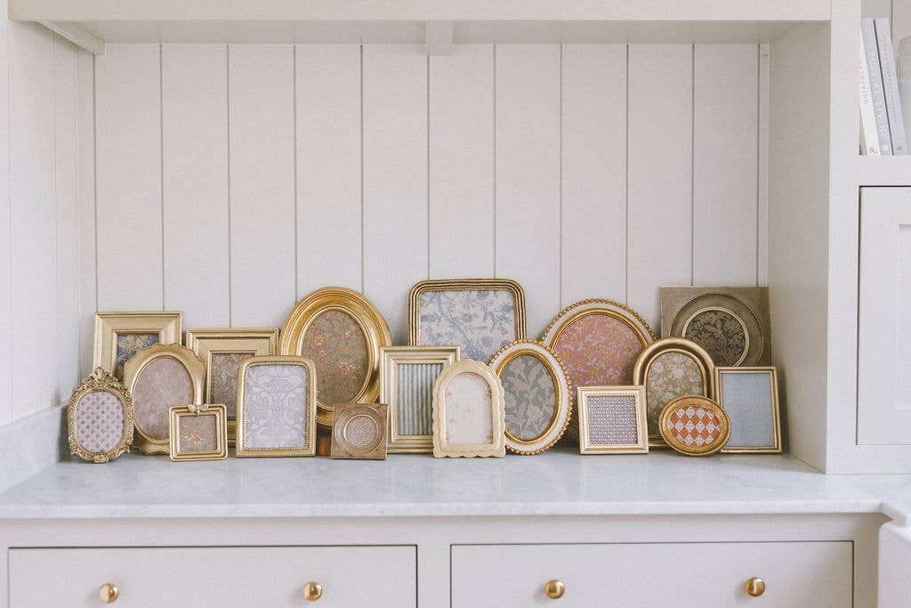 Frame: Medium Square Circle Photo