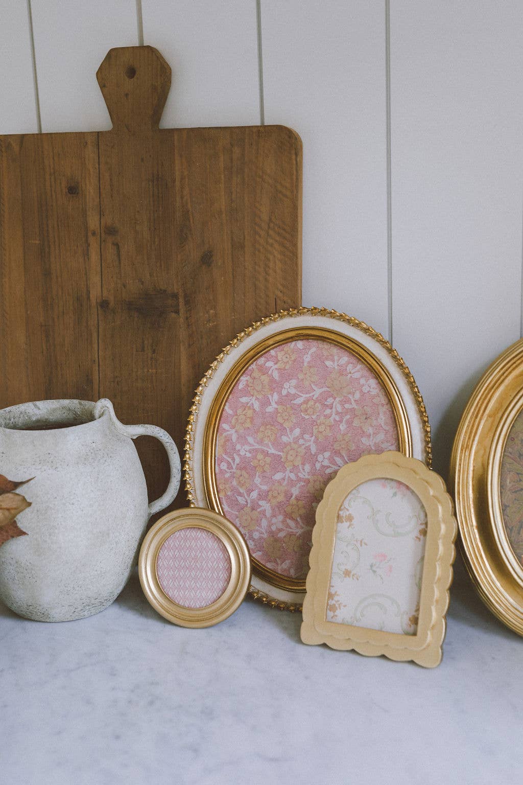 Frame: Cream and Gold Oval