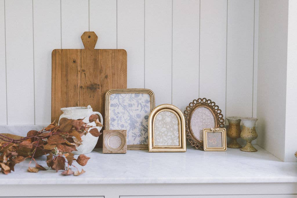 Frame: Small Square Circle Photo