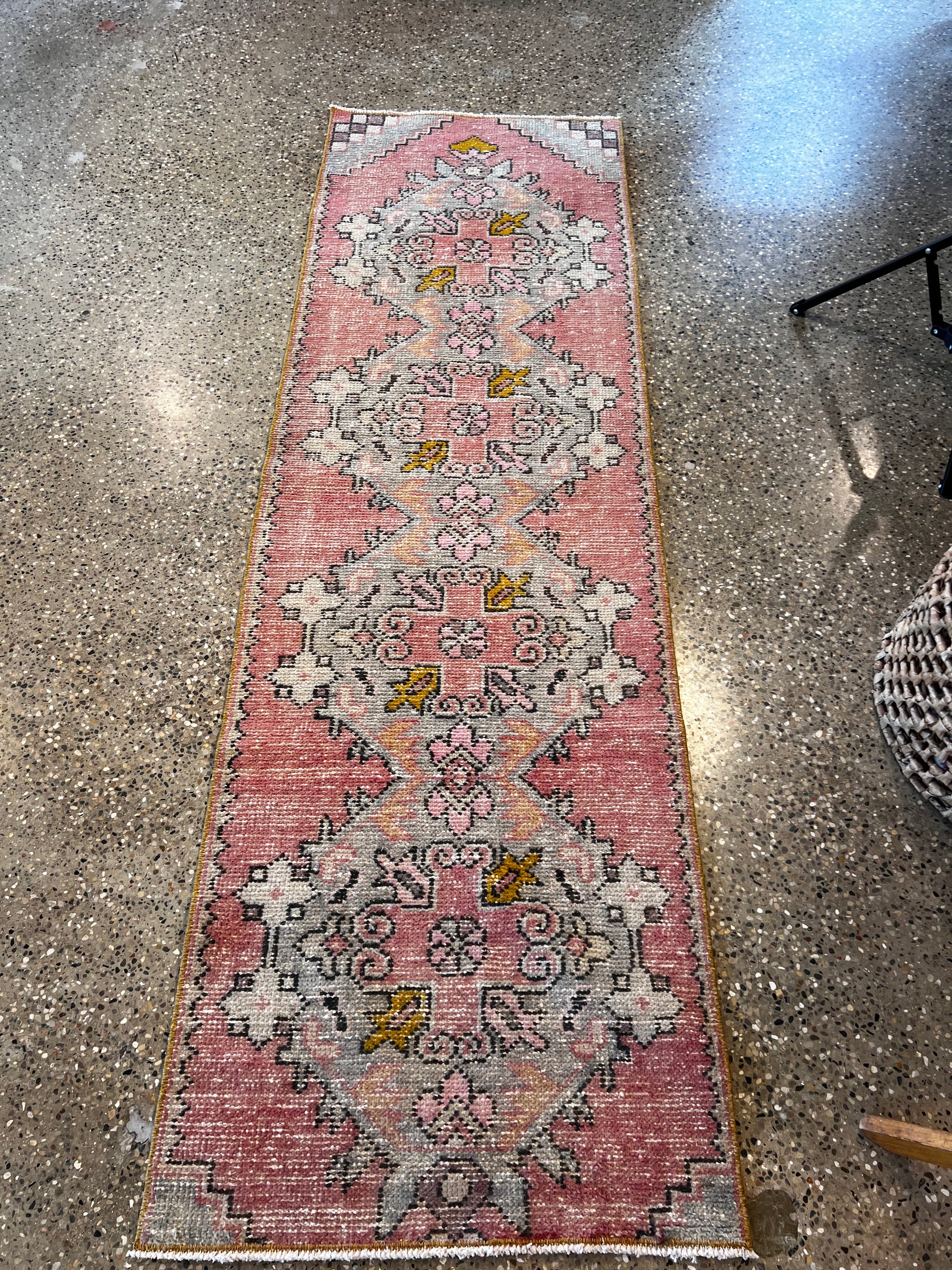 No. 3092  (2’2” x 7’1”)