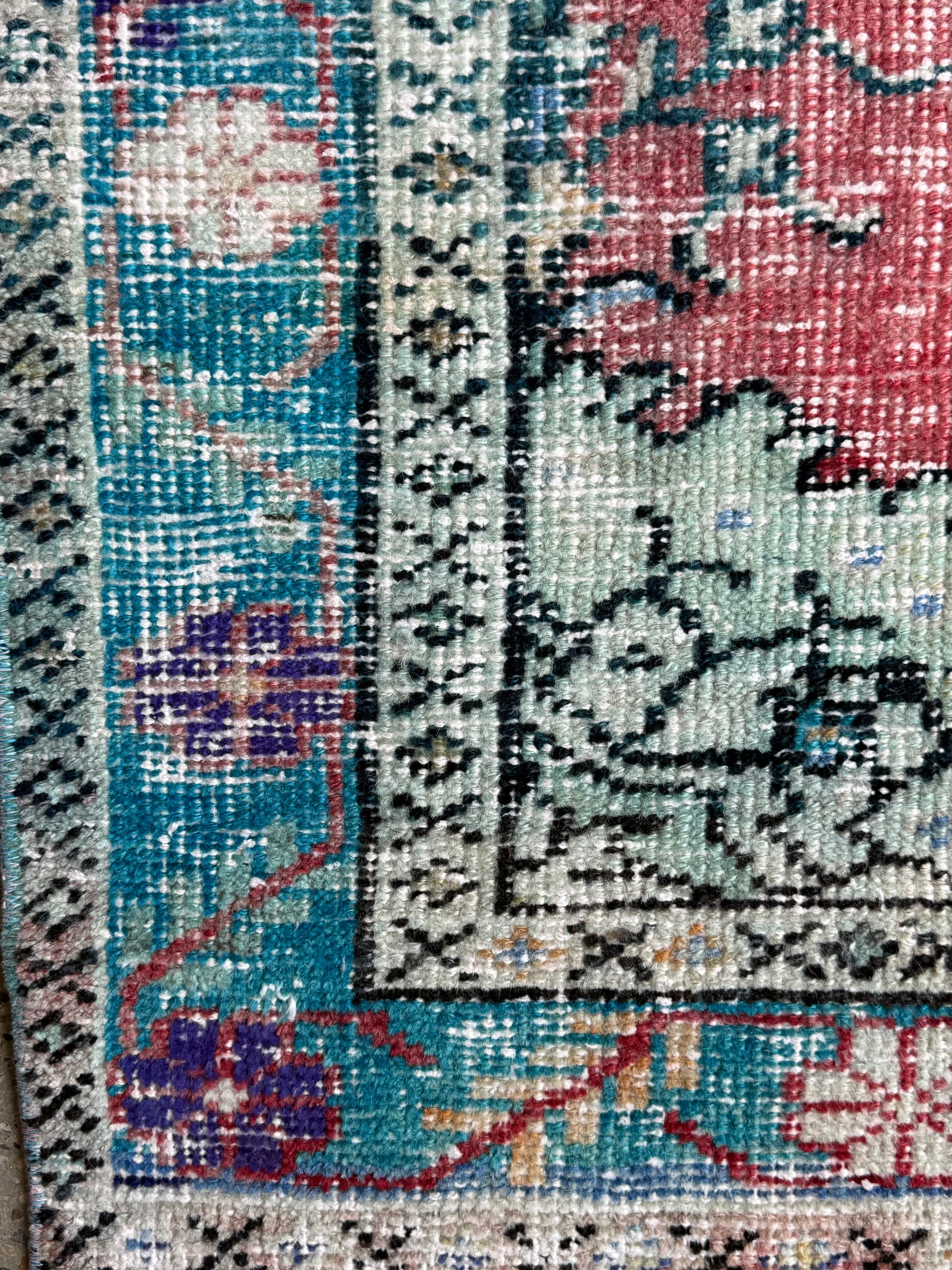 No. M01 (3' x 4'8")