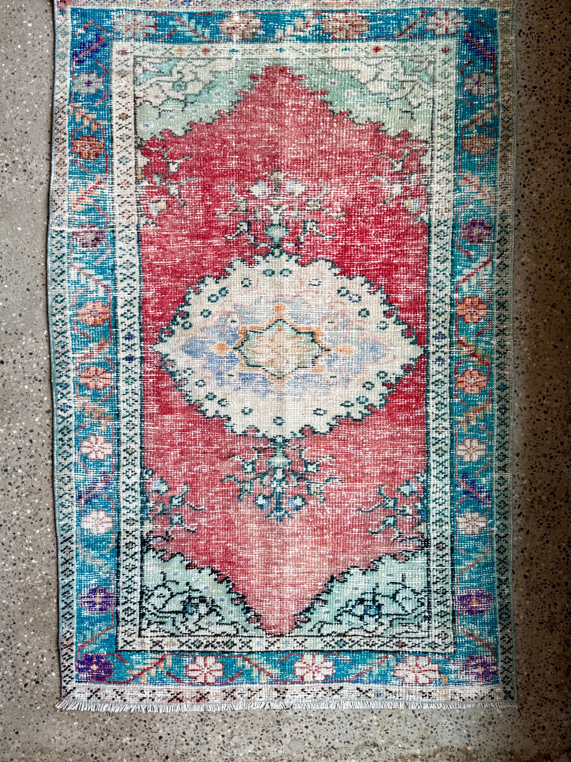 No. M01 (3' x 4'8")