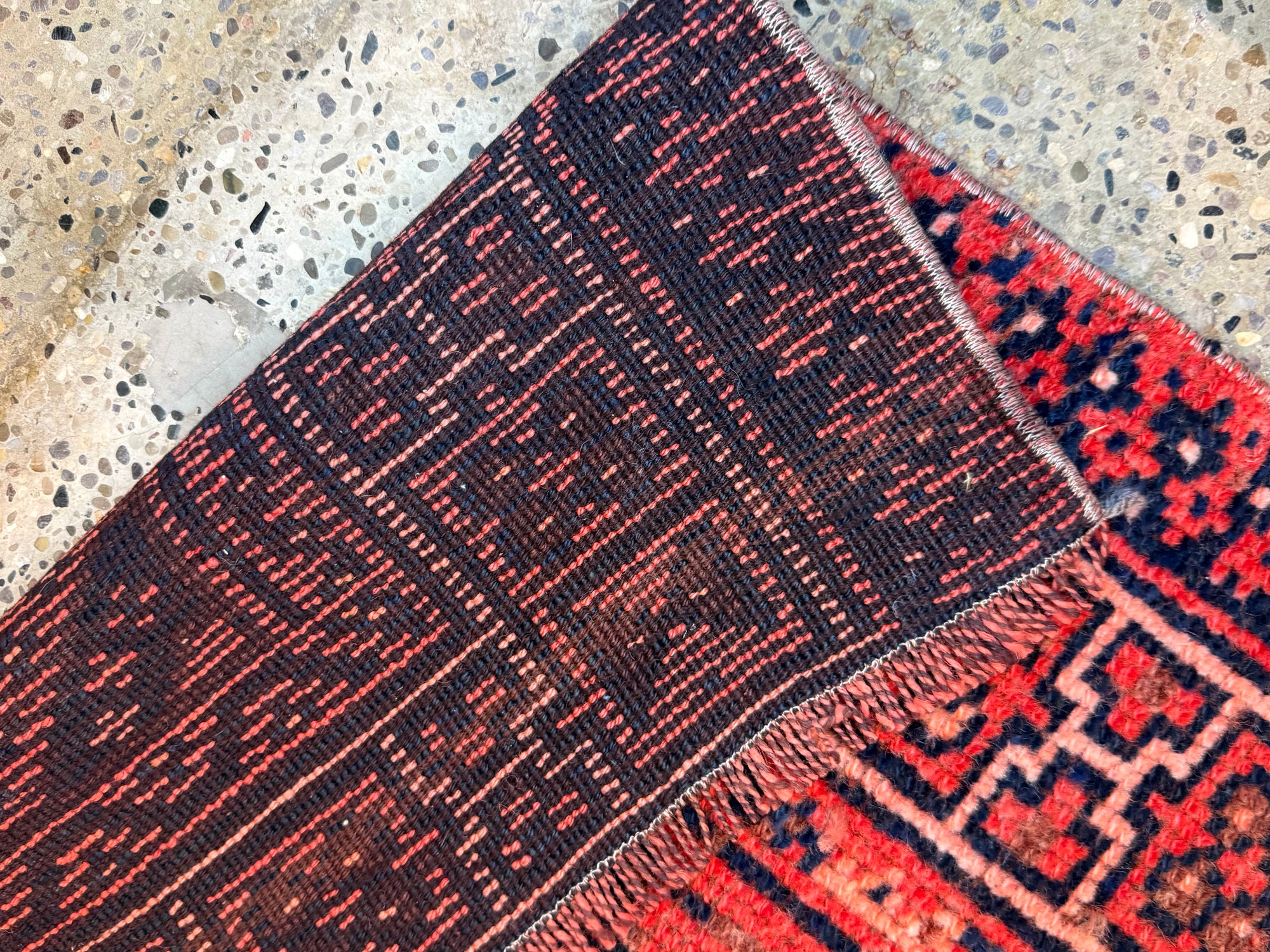 No. M05   (3'10" x 6'2")