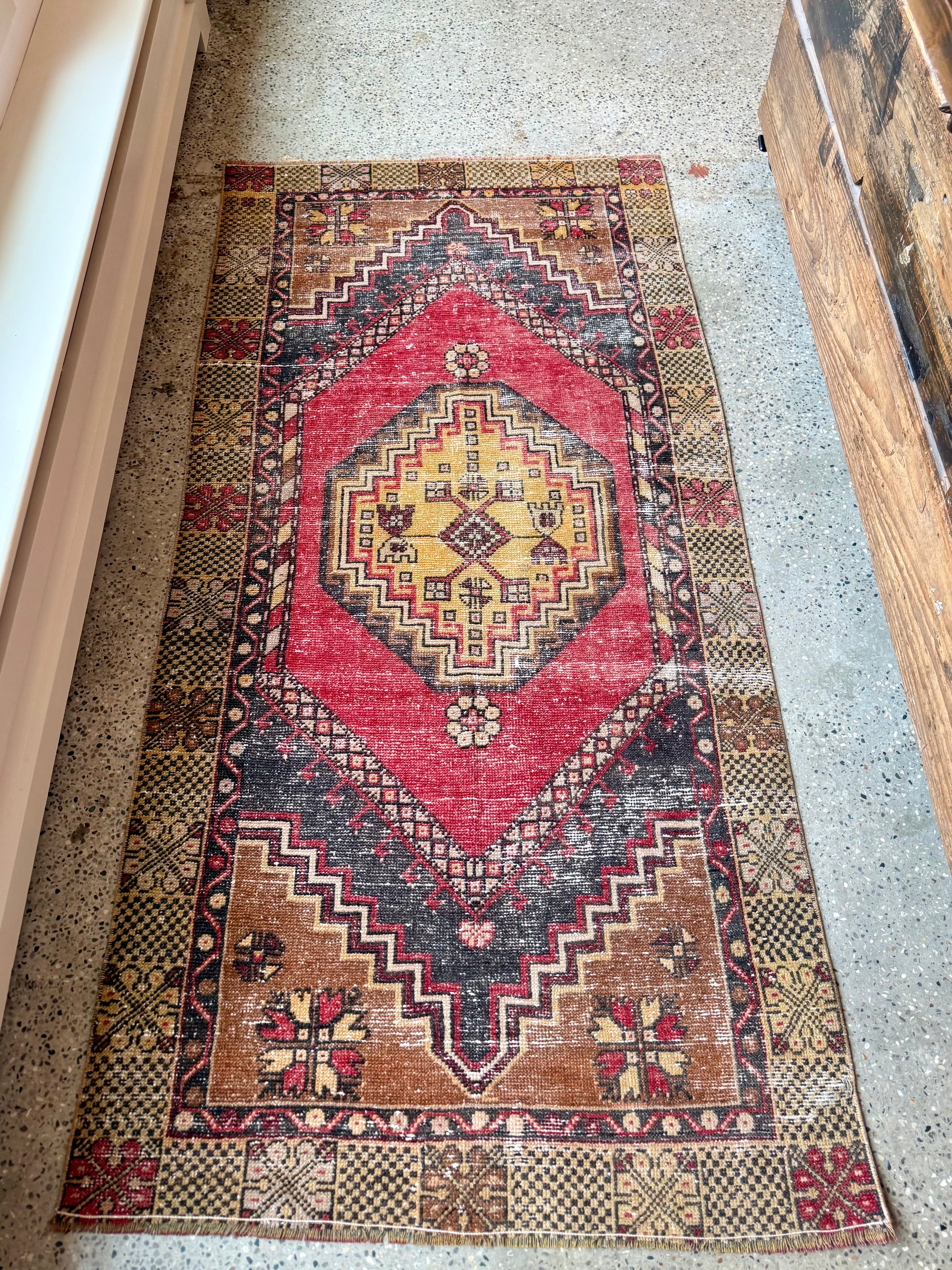 No. M09 (3'3 x 6'2")