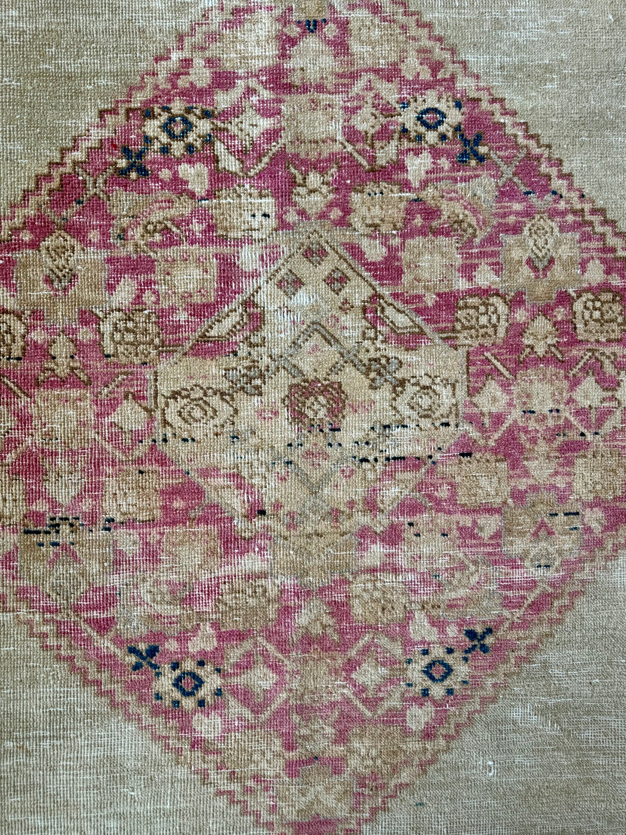 No. R04 (3' x 7'10")