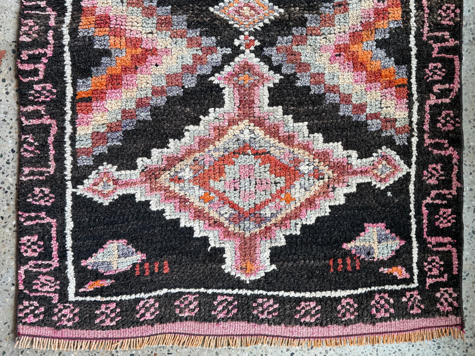 No. J05   (2'7 x 9'6)