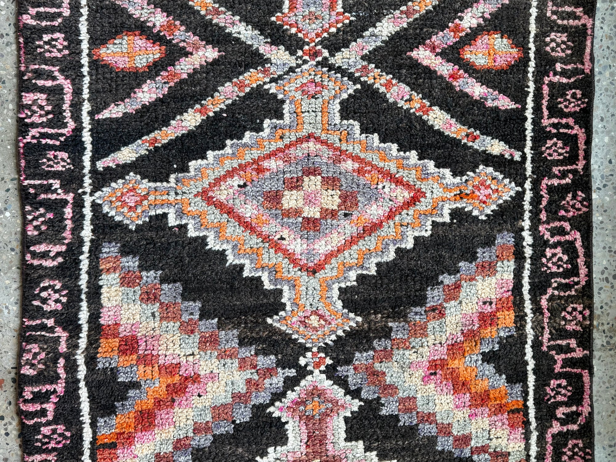 No. J05   (2'7 x 9'6)