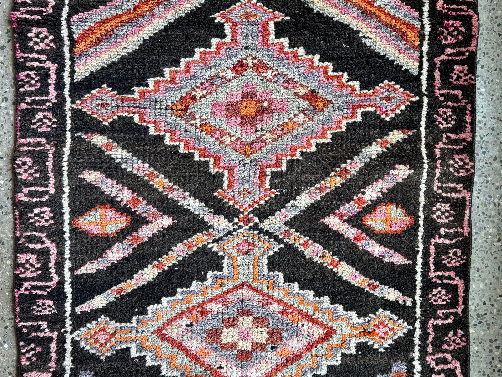 No. J05   (2'7 x 9'6)
