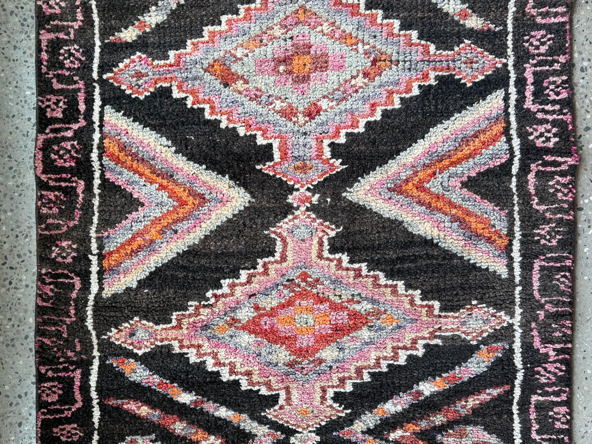 No. J05   (2'7 x 9'6)