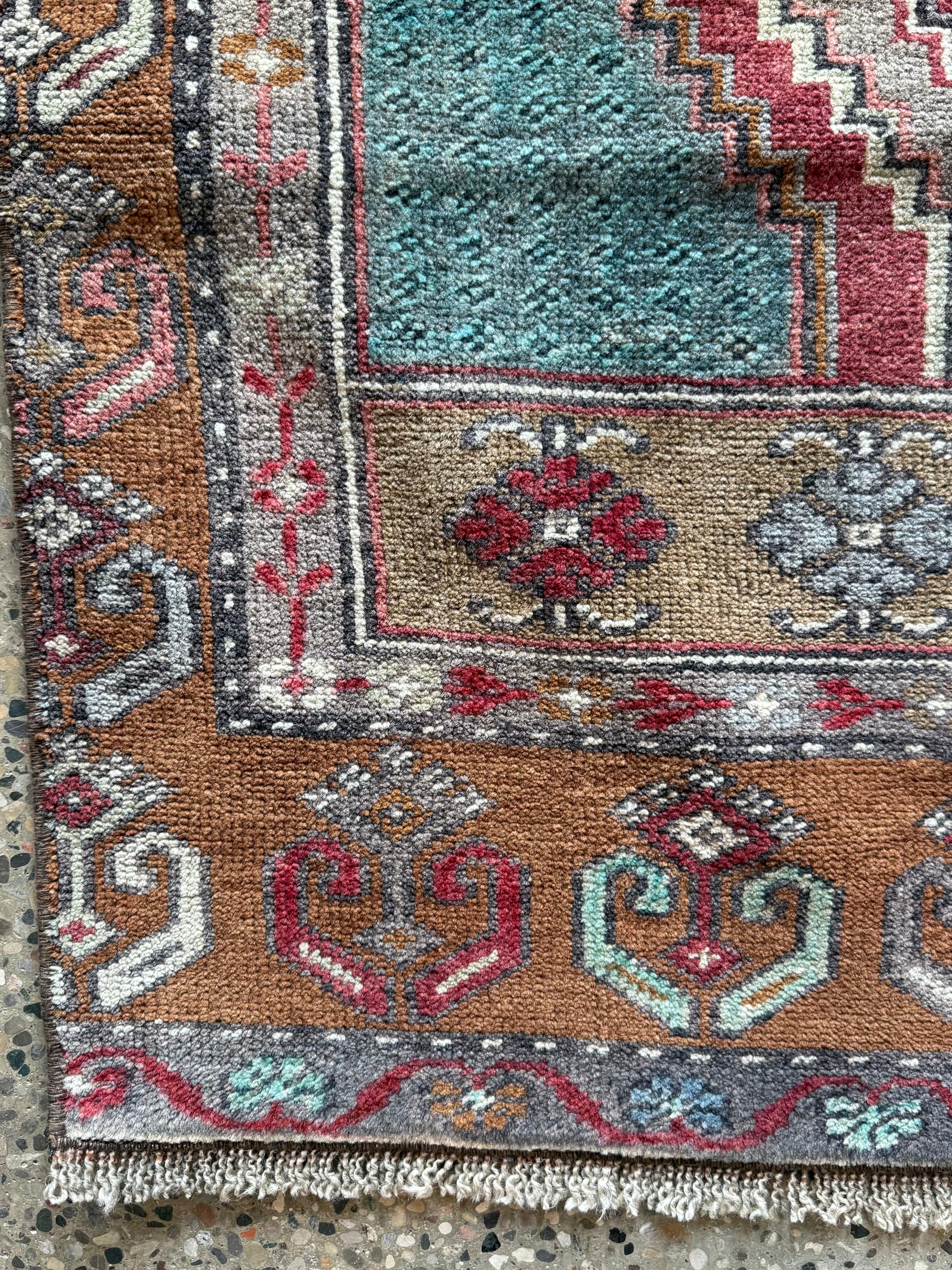No. J09   (2'5 x 6'4)
