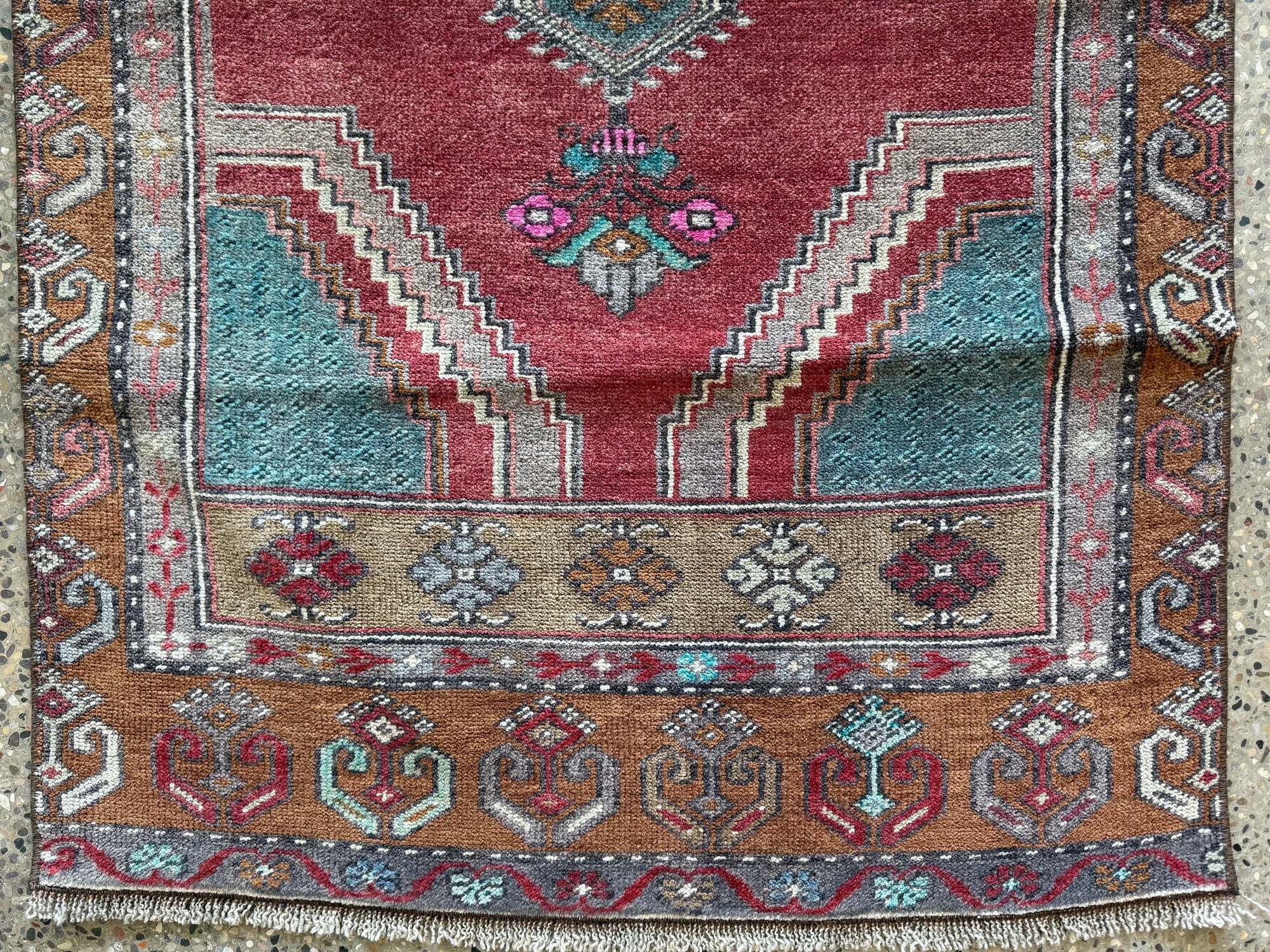 No. J09   (2'5 x 6'4)