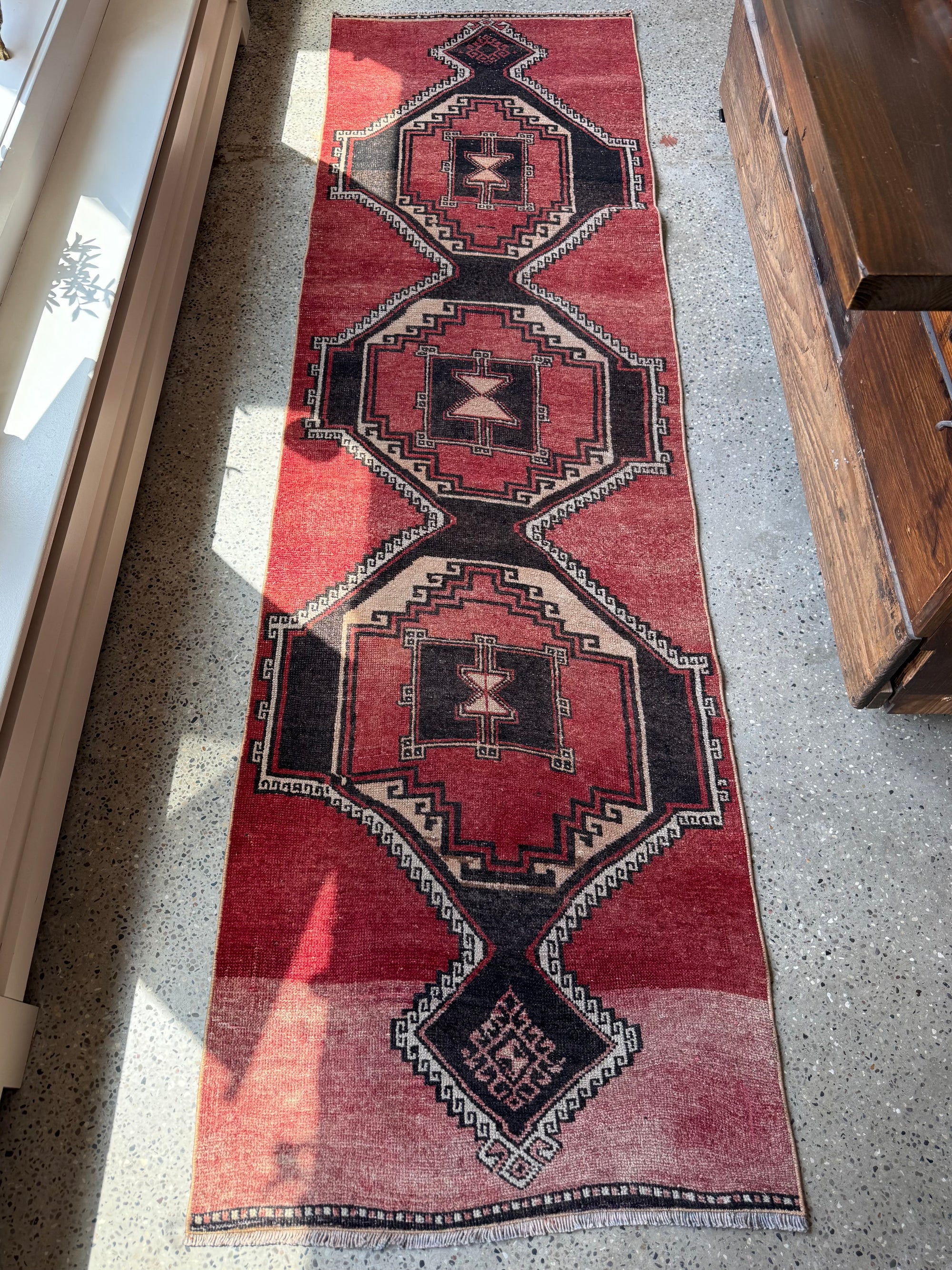 No. J10   (2'6 x 9'1)