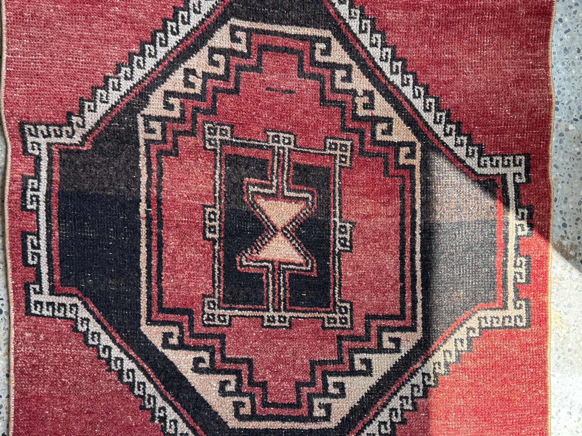 No. J10   (2'6 x 9'1)
