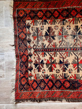 Load image into Gallery viewer, Antique rug No. 901